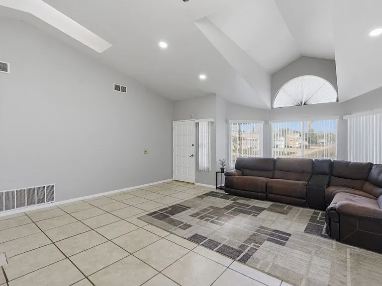 16488 Mountain St — Photo 1