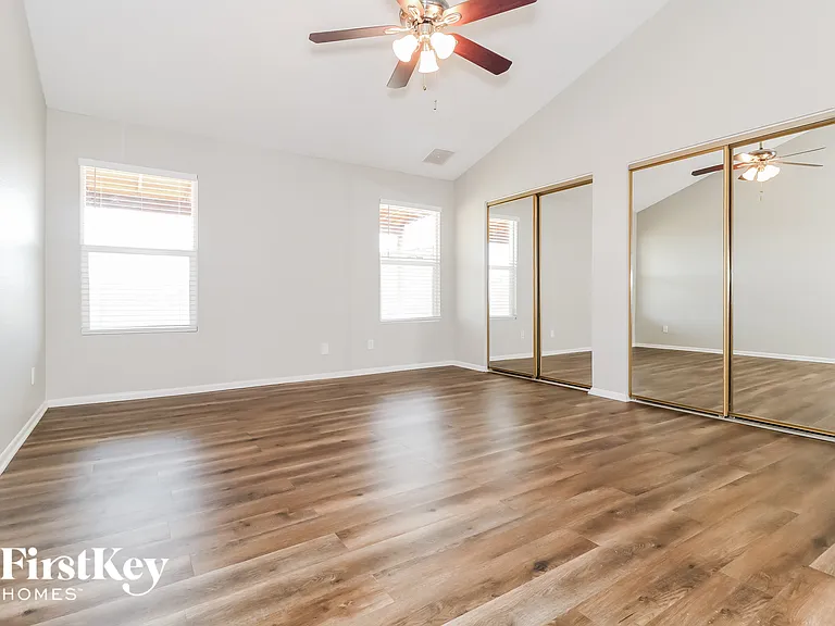 6543 W Kings Ave — Photo 8