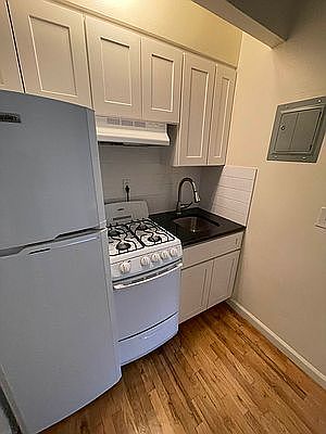 5th image of 220 E 29th St #6G