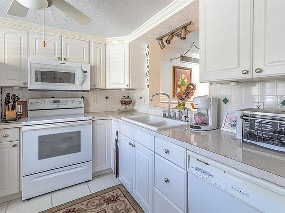 4th image of 2614 Cove Cay Dr Unit 201