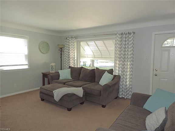 2nd image of 6643 Fernhurst Ave