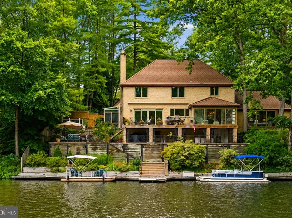 3431 Greentree Dr, Falls Church, VA 22041