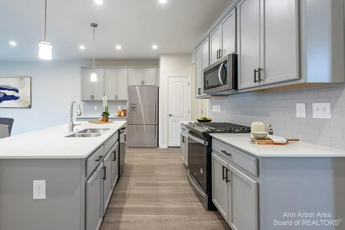 Building Photo - 2801 Willow Ct #16