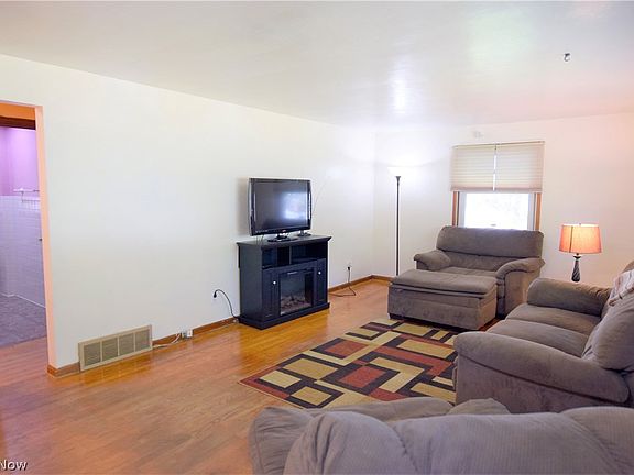 4th image of 340 Towson Dr NW