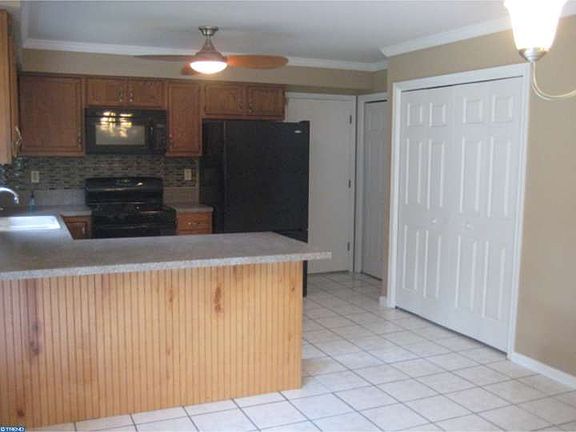5th image of 412 Cedarwood Dr