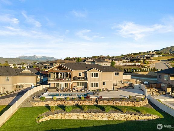 3rd image of 850 Autumn Crest Drive