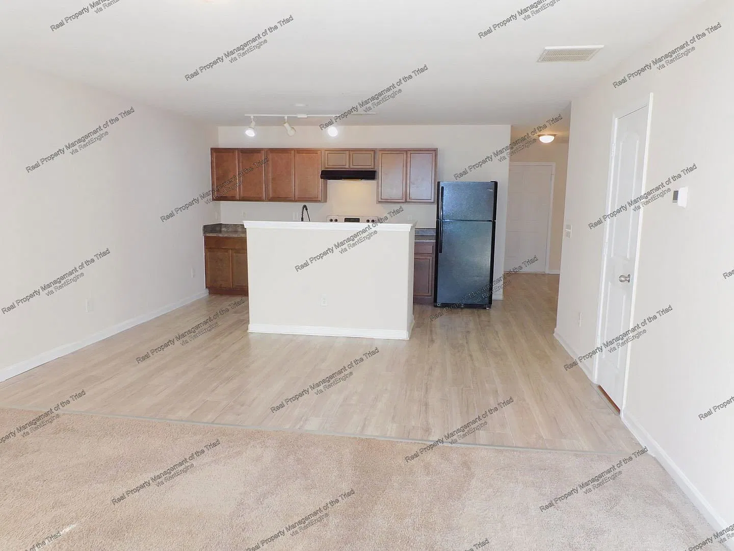 3 bed, 2.5 bath, 1508 sqft, $1,700 — Photo 4