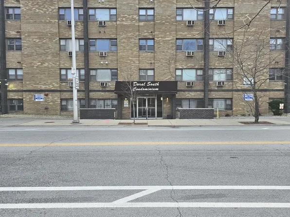 7854 S South Shore Dr APT 206, Chicago, IL 60649