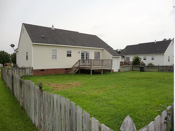 Rear fenced in yard