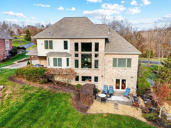 3rd image of 8235 Hamptonshire Dr