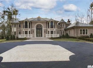 18 Elmhurst Dr, Old Westbury, NY 11568