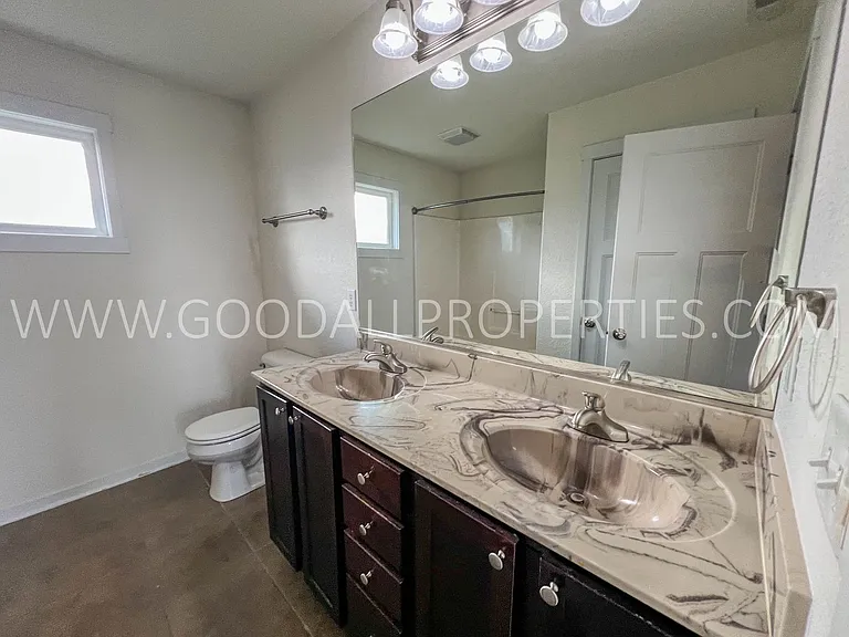 1903 SE Clover Ridge Dr — Photo 9