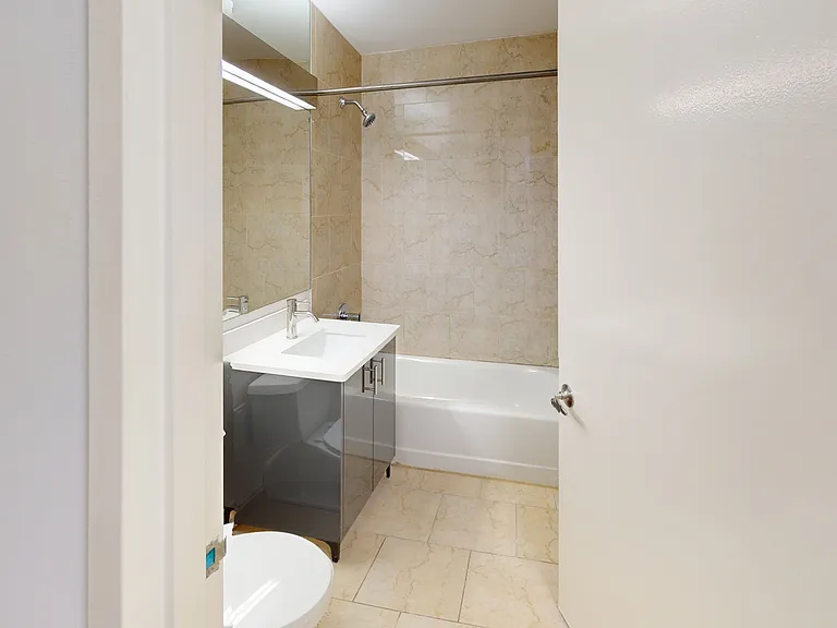 10 Hanover Square — Photo 94
