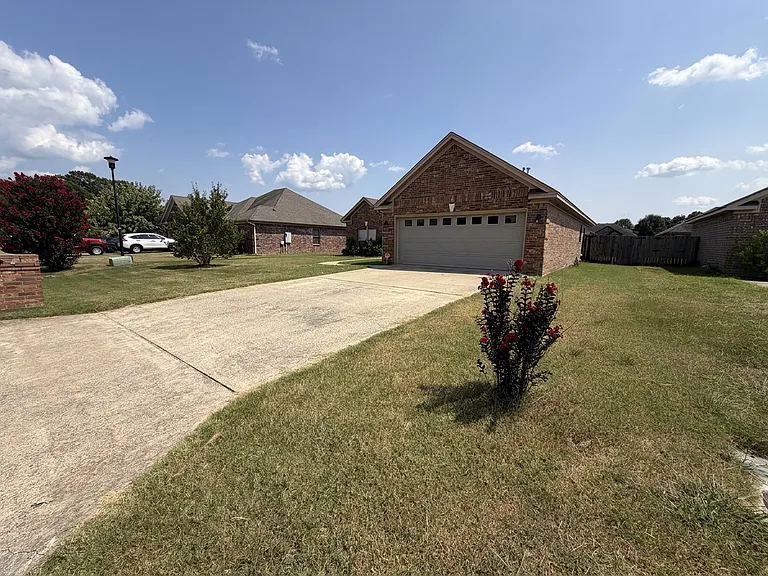 1417 Puritan Dr — Photo 2