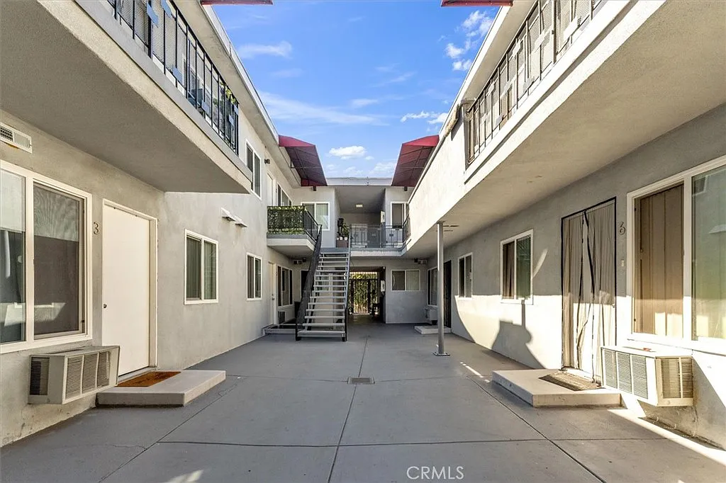 2 bed, 930 sqft, $2,750 — Photo 3