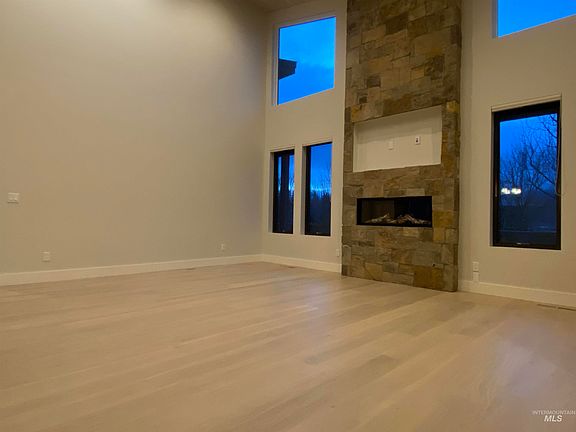 3rd image of 27 Streamside Dr