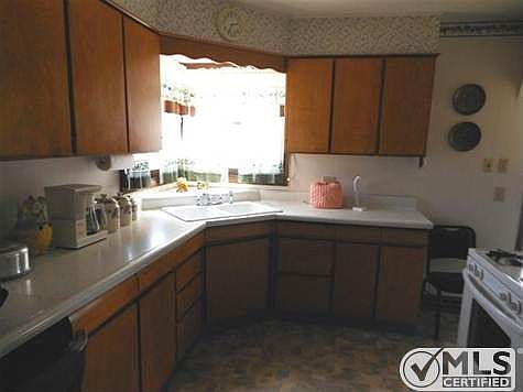 4th image of 328 Roseland St