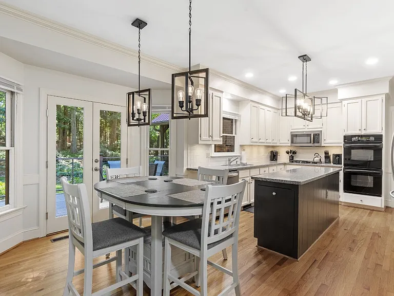 5008 Wood Valley Dr — Photo 11