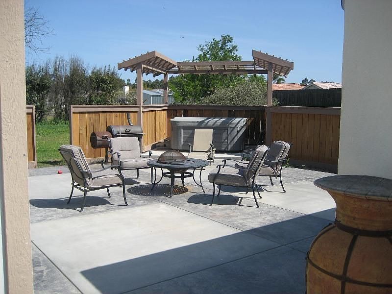 2nd image of 1333 Bush Ln