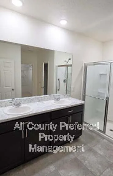 242 Guinevere Dr SW — Photo 9