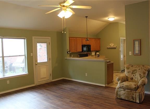 4th image of 1054 Suffolk Ln