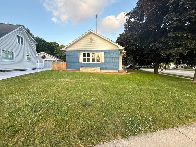 632 W Wisconsin Ave — Photo 4