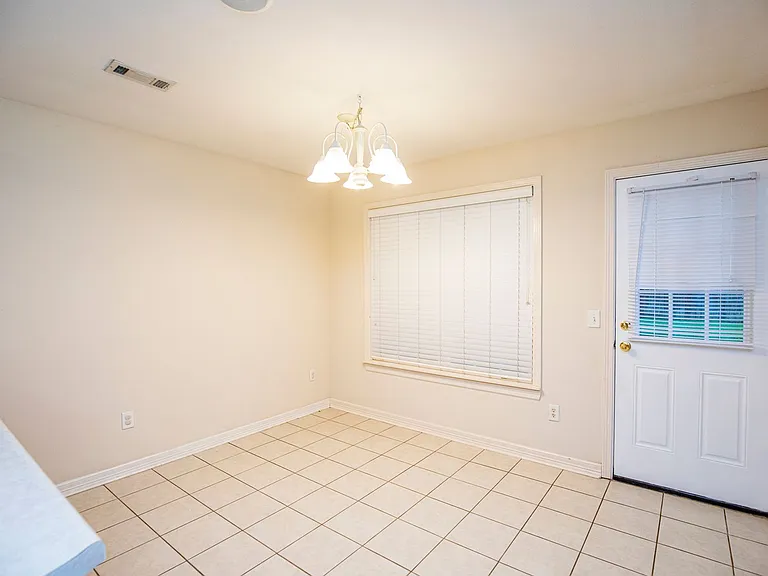 908 SW Cheyenne Dr — Photo 7