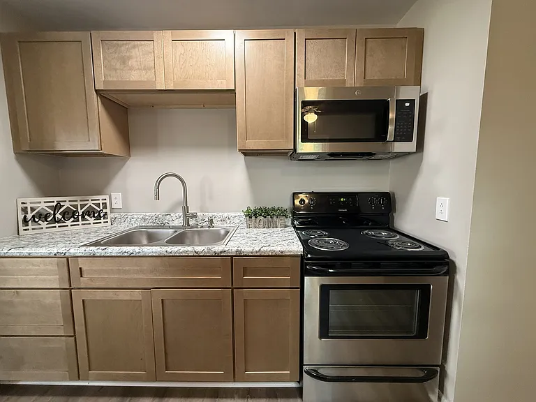 512 W Florida St #B — Photo 8
