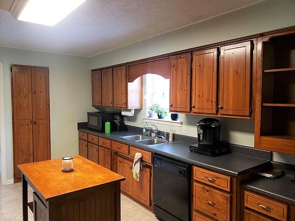 5th image of 3945 Foxridge Dr