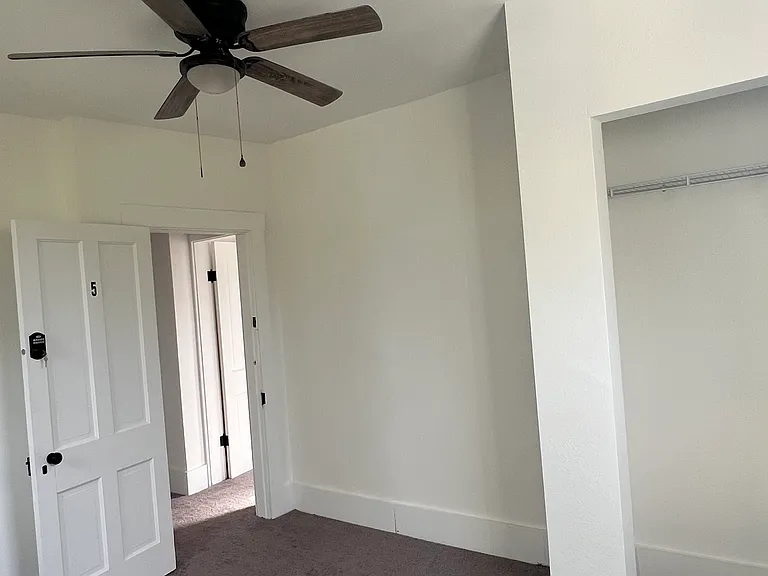 220 N Front St — Photo 1