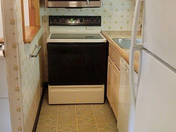 5th image of 4905 Chalet Dr #104