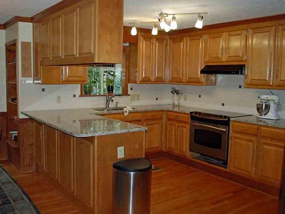 3rd image of 127 Leslie Ln