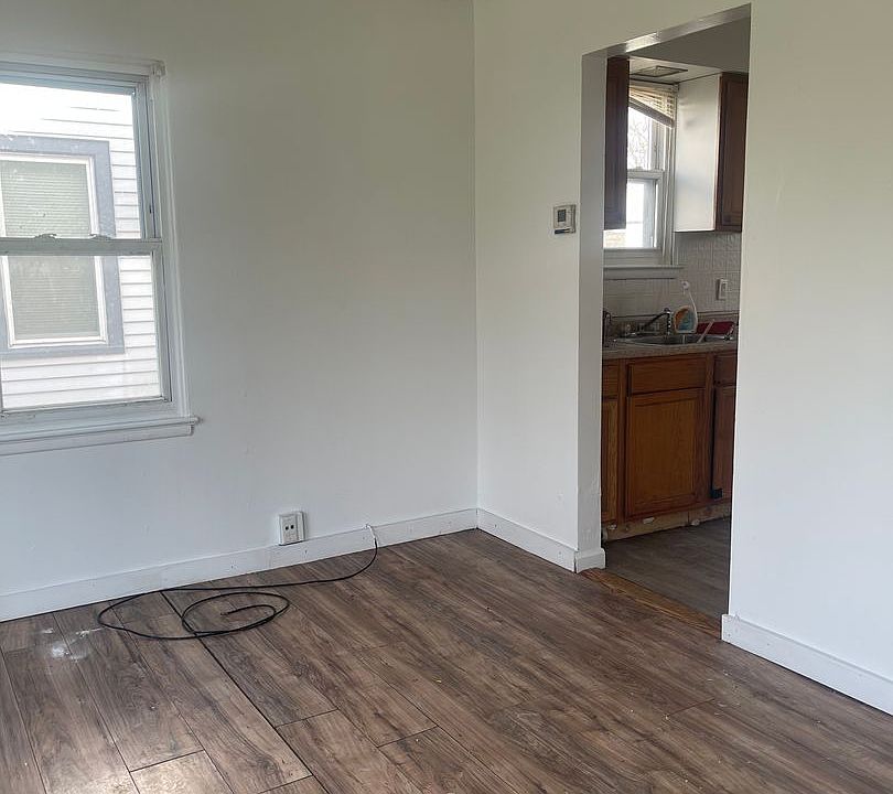 2nd image of 13109 Wainfleet Ave