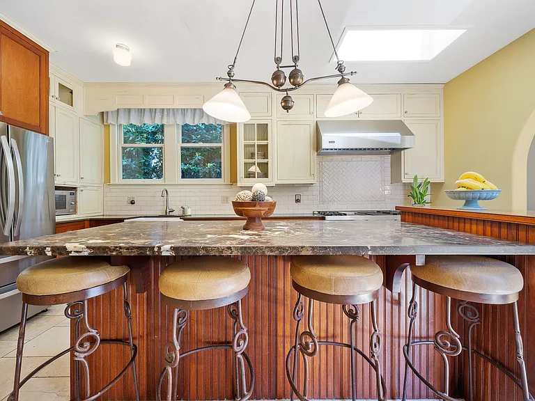 2052 Alameda Way — Photo 11