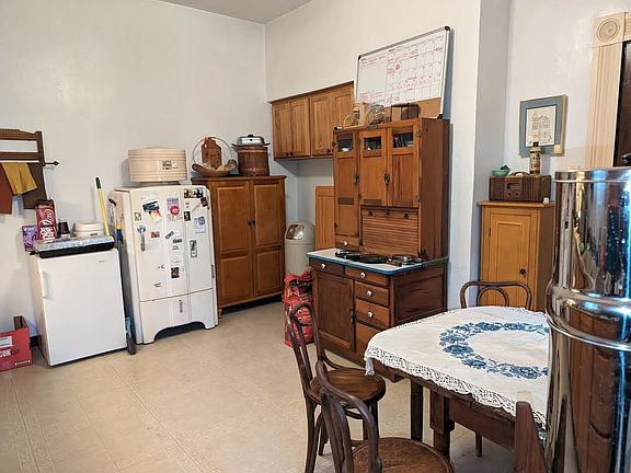3rd image of 332 Orchard Pl