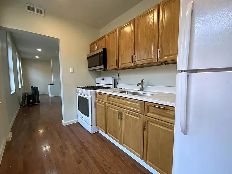 214 W North Ave #3 — Photo 8