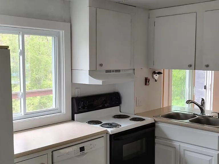 328 State St — Photo 12