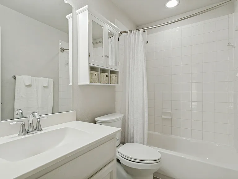 531 Catherine Ln — Photo 9