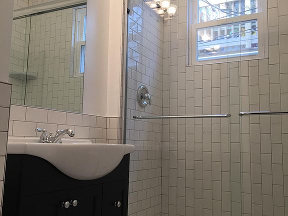 4th image of 1418 W Superior St #1R