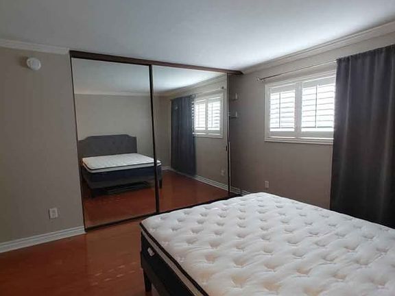 2nd image of 5412 Lindley Ave