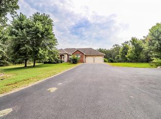 24500 Remington Ln, Lebanon, MO 65536
