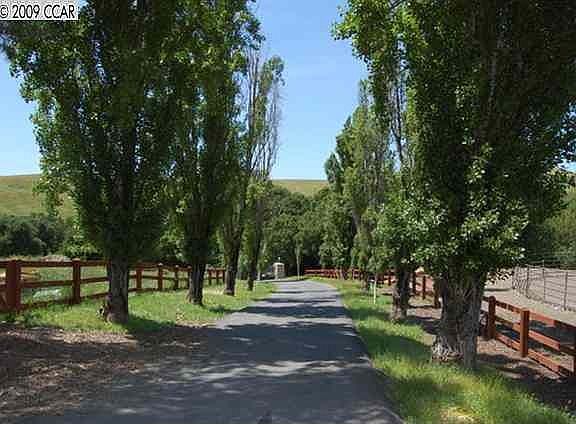 4th image of 90 Valley Hill Dr