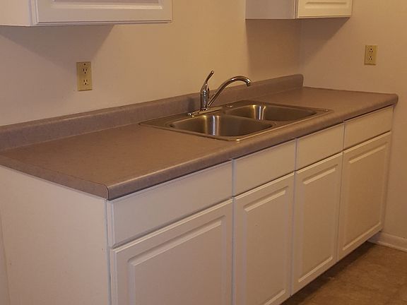 4th image of 8190 E Michigan Ave APT 4