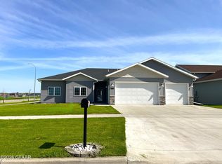3368 45th Ave S, Grand Forks, ND 58201