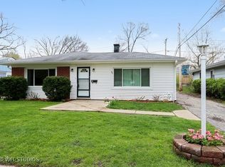 311 E Wayne Pl, Wheeling, IL 60090