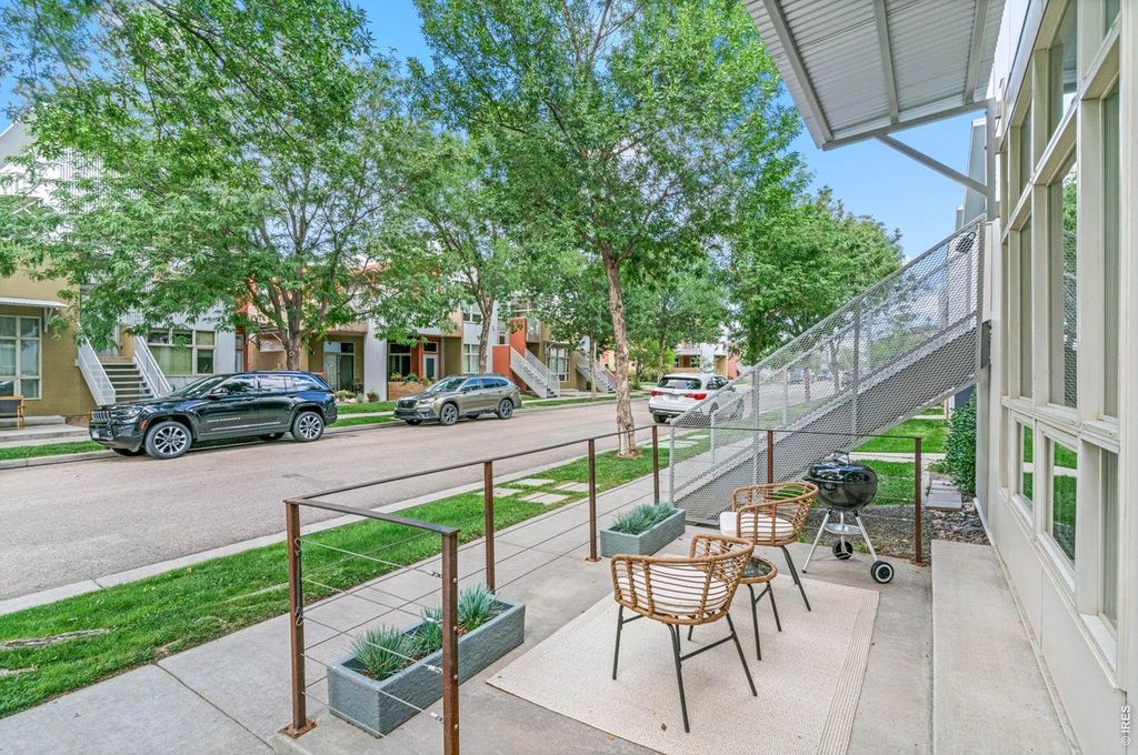 802 Blondel St #102