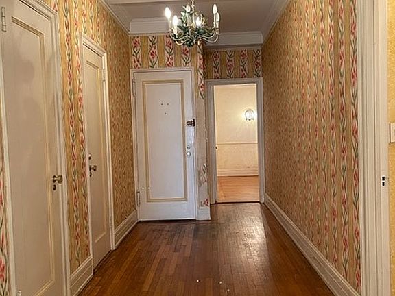 5th image of 215 E 72nd St APT 7E