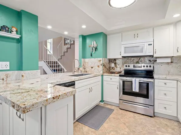 760 Silver Dr, Vista, CA 92083