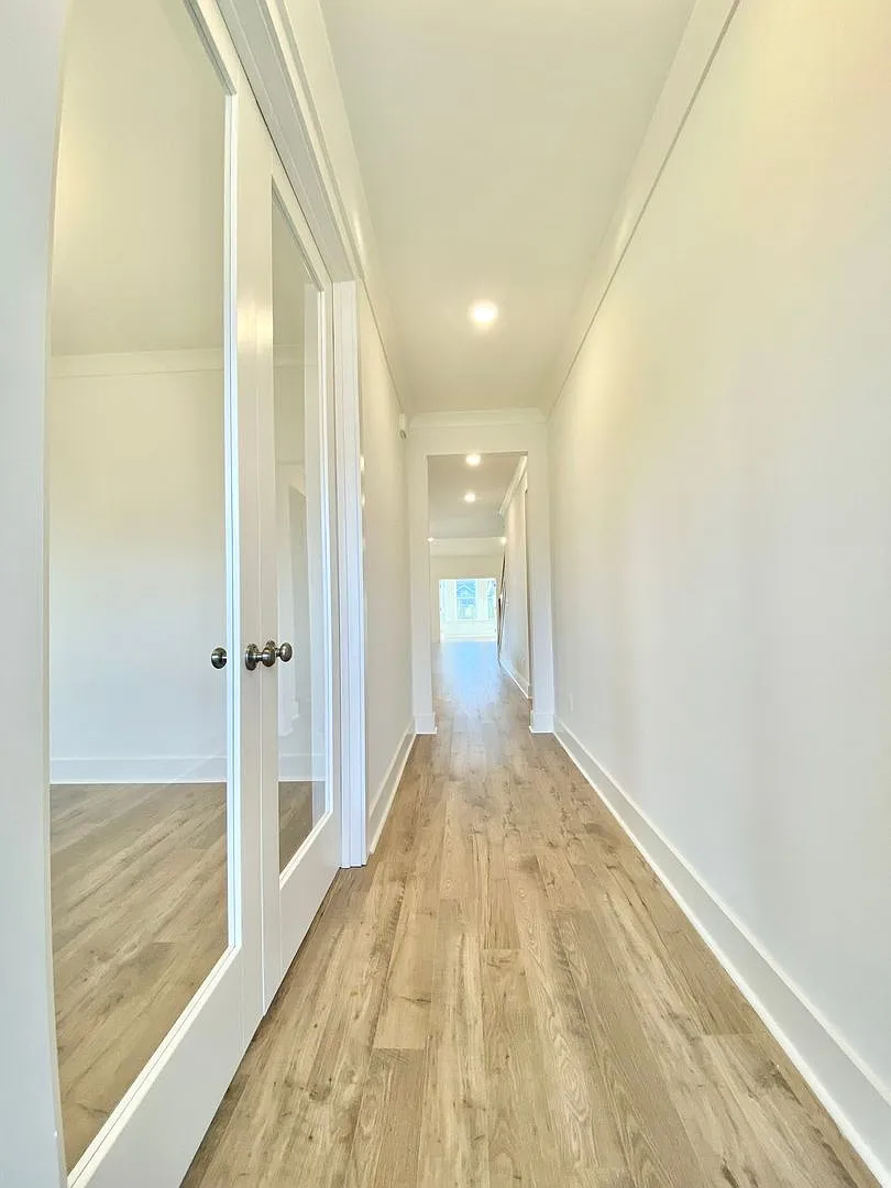 Building Photo - 643 Conifer Dr