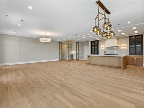 5th image of 405 W Armitage Ave #3N